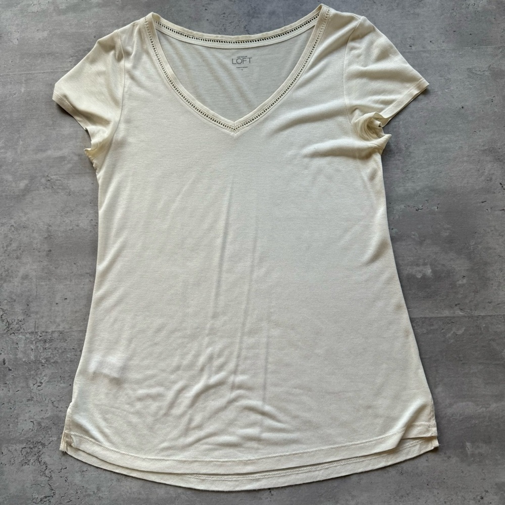 Ann Taylor Loft Crochet Edge V Neck Tee Ivory Small